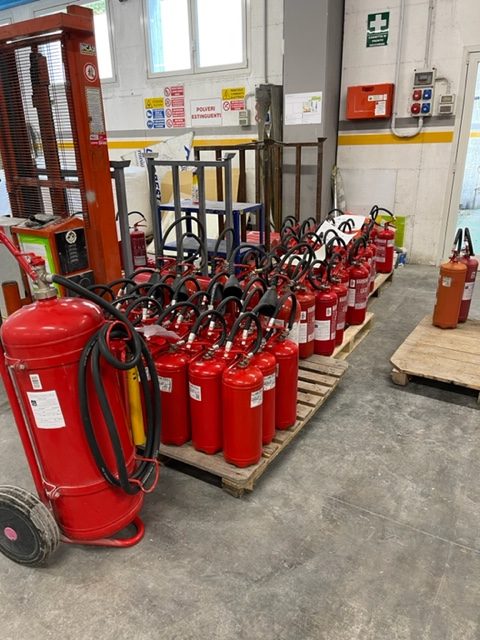 ricarica estintori- servizi manutenzione dispositivi antincendio Centro Sill